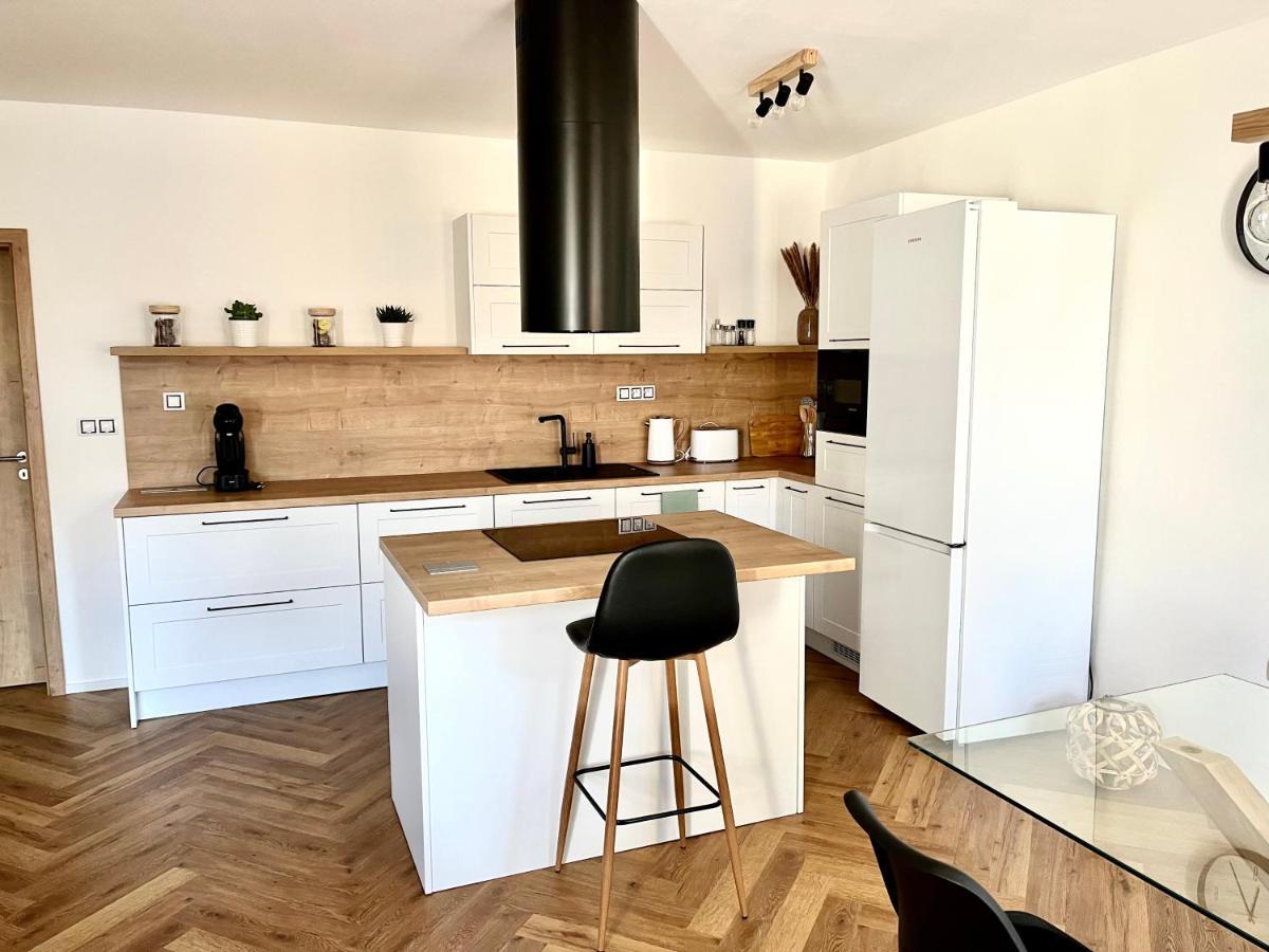 Apartman Elen โนเว เมสตู นอด เมตูยี ภายนอก รูปภาพ