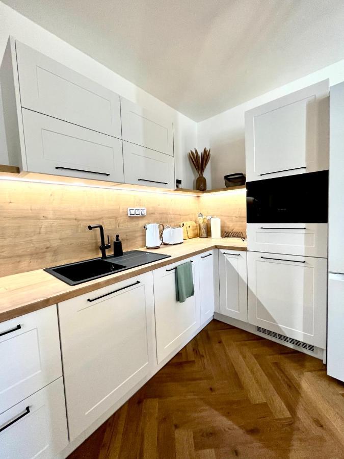 Apartman Elen โนเว เมสตู นอด เมตูยี ภายนอก รูปภาพ