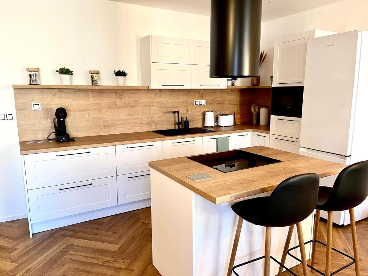 Apartman Elen โนเว เมสตู นอด เมตูยี ภายนอก รูปภาพ