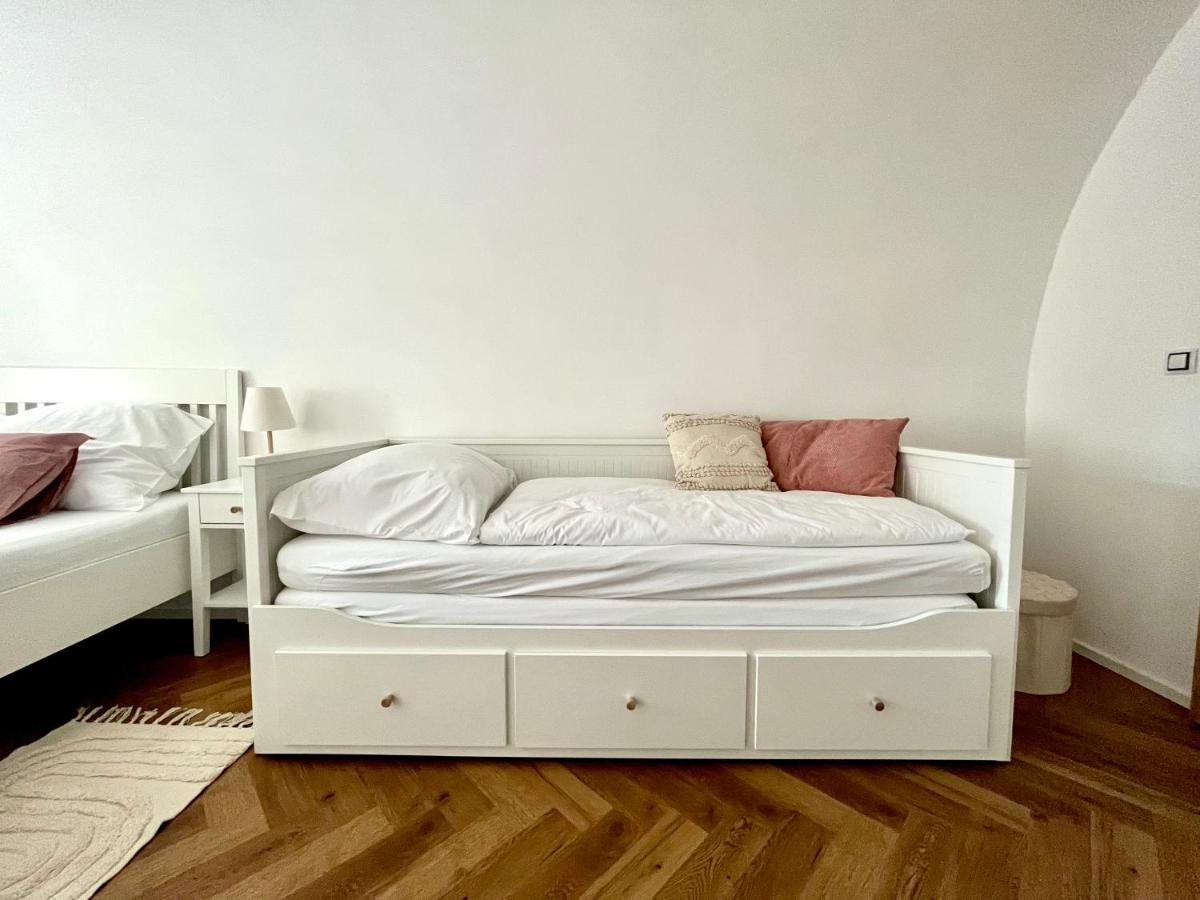 Apartman Elen โนเว เมสตู นอด เมตูยี ภายนอก รูปภาพ