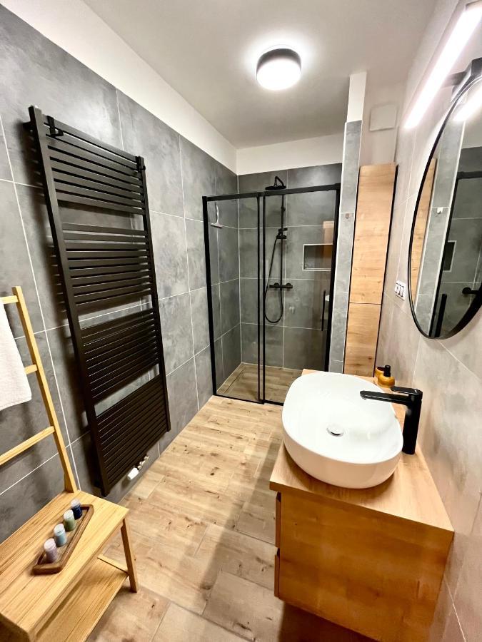 Apartman Elen โนเว เมสตู นอด เมตูยี ภายนอก รูปภาพ