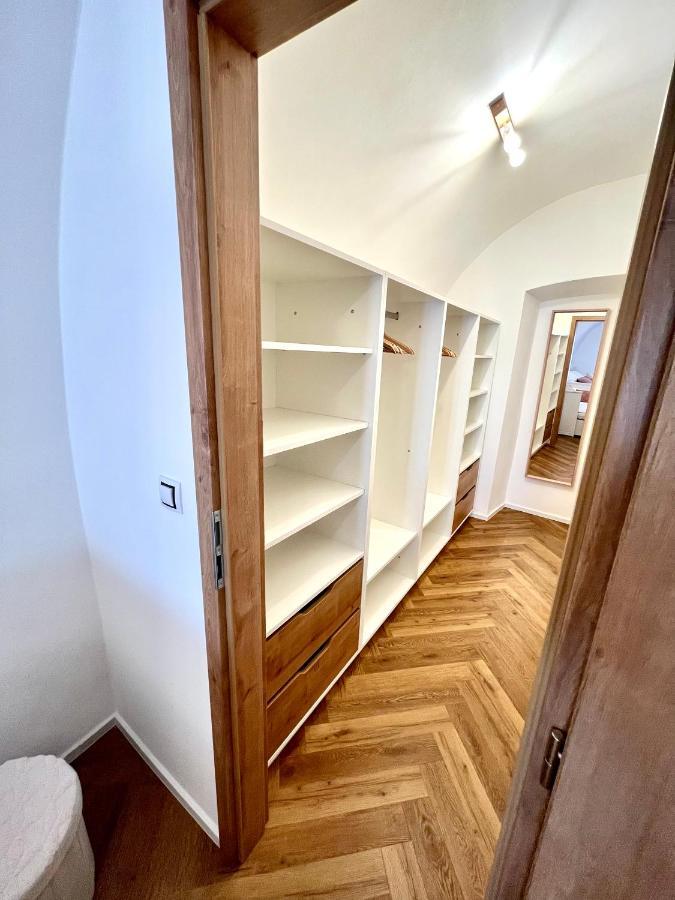Apartman Elen โนเว เมสตู นอด เมตูยี ภายนอก รูปภาพ