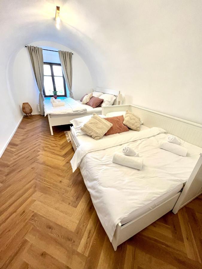 Apartman Elen โนเว เมสตู นอด เมตูยี ภายนอก รูปภาพ